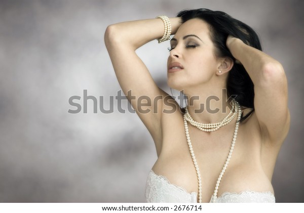 White Lingerie Pearl Necklace