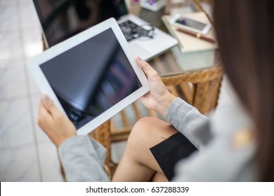 Beautiful Business Working Woman Using Ipad While Working With Laptop