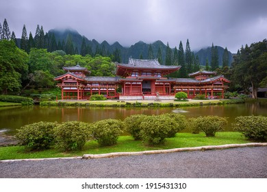 Beautiful Byodo-In Temple with the Koolau mountains in the Valley of the Temples, Oahu, Hawaii, USA