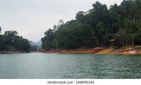 A Beautiful And Calm Tasik Kenyir