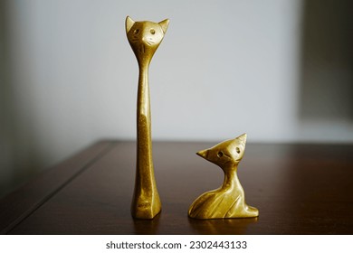 Beautiful cat copper sculpture for home decoration.