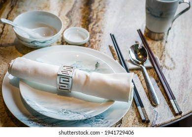 Beautiful China Porcelain Chinese Fine Dining Utensils With Chopsticks And Napkin Ring