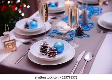 Beautiful Christmas Table Setting