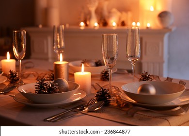 Beautiful Christmas Table Setting