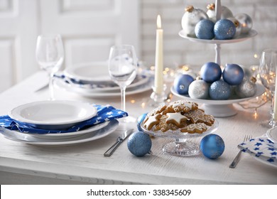 Beautiful Christmas Table Setting