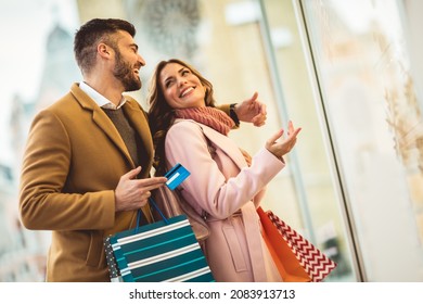 Beautiful Couple Shopping With A Credit Card In The City