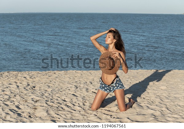 Jb Non Nude Teen Girls In Bikinis Beach
