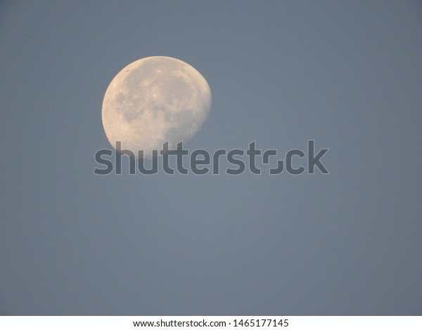 A beautiful day moon in\
the morning