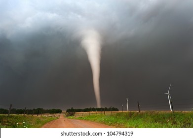 Beautiful defined tornado in American Plains