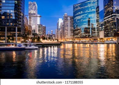 Beautiful Downtown Chicago & Its River During During The Sunset.