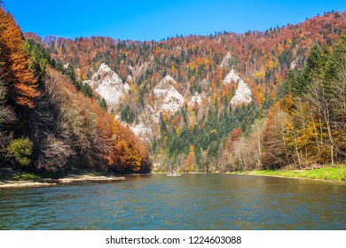 Beautiful Dunajec river gorge in Pieniny National Park Slovakia.The natural border between Poland and Slovakia on a beautiful clear sunny autumn day. 
