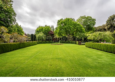 Beautiful English style garden with hedges, & symmetrical type design, with a large open green lawn for parties & open air activities. The garden is designed with European flair, class and tradition.