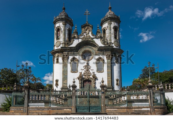 ミナスジェライスのイグレジャサンフランシスコ デ アシス サンフランシスコ デ アシス教会 の美しい外観 サンジョアンデルレイ ミナスジェライス ブラジル の写真素材 今すぐ編集