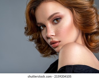 Beautiful Face Of An White Woman. Beautiful Brown Haired With Stylish Short Hairstyle. Woman With A  Curly Hair. Sensual Young Woman With Freckles On Face. Attractive Girl With A Brown Makeup. 