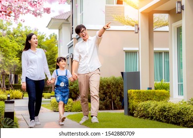 211 Beautiful family portrait smiling outside their new house Images ...