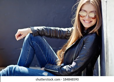 Beautiful fashionable young woman - Powered by Shutterstock