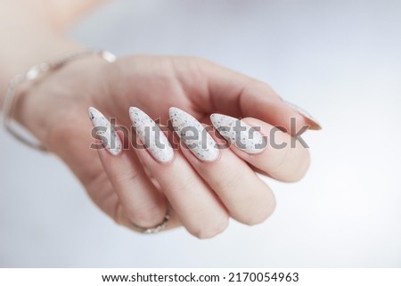 Foto Bild Leuchtend bunte Nagelglitzerpailletten