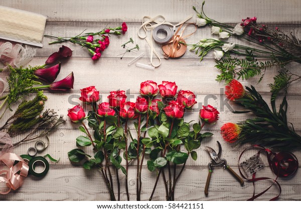 unusual christmas floral arrangements