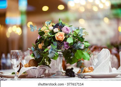 beautiful flowers on the wedding table 