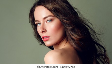 Dunkle Haare Images Stock Photos Vectors Shutterstock