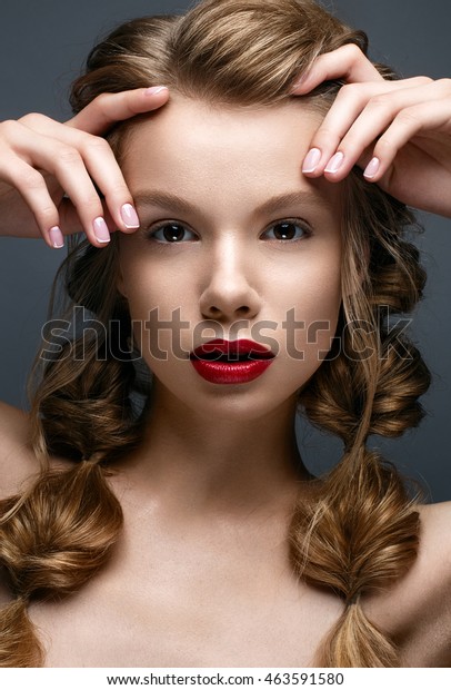 Beautiful Girl Braids Gentle Makeup Nude Stockfoto Jetzt