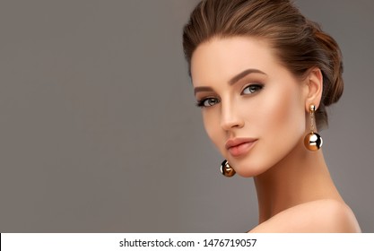 Beautiful girl . Fashionable and stylish woman in trendy jewelry big earrings .  Fashion look  , beauty and style. Natural makeup & easy styling - Shutterstock ID 1476719057