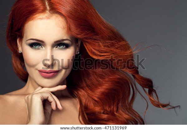 Beautiful Girl Long Wavy Hair Red Stockfoto Jetzt