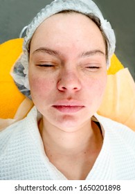 Beautiful Girl With Lying Eyes Closed, Preparing For The Procedure In The Beauty Salon. Lies On The Operating Table Under Anesthesia. Cosmetology And Grooming Young Mothers.