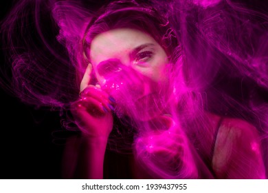 Beautiful Girl Model With Cosmic Make-up On Face, Blue And Purple Color On Dark Background , Longexposure Foto