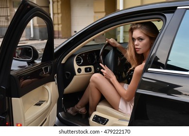 https://image.shutterstock.com/image-photo/beautiful-girl-rich-car-260nw-479222170.jpg