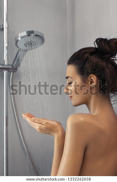 Beautiful Girl Standing Shower Portrait Happy 스톡 사진지금 편집 1332262658 
