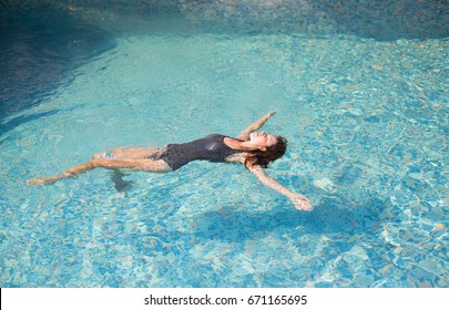 Girls Naked In Swimming Pool