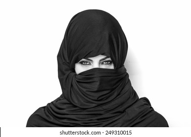 2,290 Women wearing burqas Images, Stock Photos & Vectors | Shutterstock