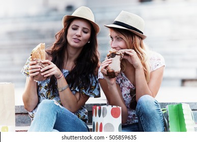 19,979 Eating sandwich street Images, Stock Photos & Vectors | Shutterstock