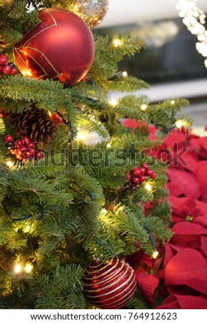 beautiful and glow christmas tree decoration with the colorful babule and red berries - Red Berry Christmas Tree Decorations beautiful and glow christmas tree decoration with the colorful babule and red berries - Red Berry Christmas Tree Decorations