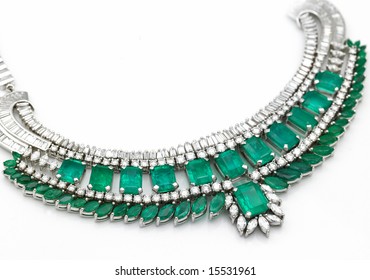 A Beautiful Green Emerald Necklace With Diamonds