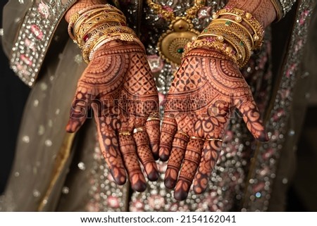 BEAUTIFUL HAND OF A BRIDE WITH HENNA MEHANDI DESIGN INDIAN PAKISTANI STYLE ORNAMENT HAPPY MOMENTS PATTERN ART 