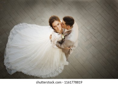 https://image.shutterstock.com/image-photo/beautiful-happy-bride-groom-260nw-1161778819.jpg