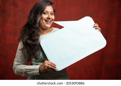 Beautiful Happy Smiling Young Indian Girl With Empty Sign Board - Concept Of Announcement Of Promotional Offfers And Deals During Dewali Festival Sales.