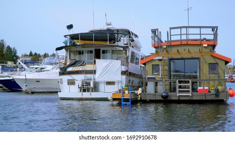 Beautiful House Boats On Lake Union In Seattle - SEATTLE, WASHINGTON - APRIL 11, 2017