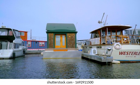 Beautiful House Boats On Lake Union In Seattle - SEATTLE, WASHINGTON - APRIL 11, 2017