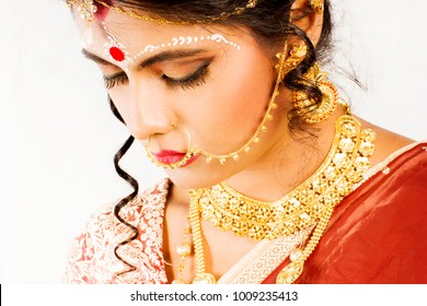 indian gold jewellery images stock photos vectors shutterstock https www shutterstock com image photo beautiful indian female model traditional saree 1009235413