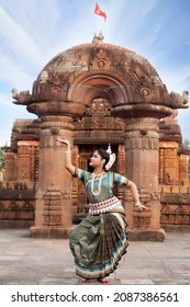 Beautiful indian girl dancer in the posture of Indian dance at temple. Indian classical dance Odissi. Incredible india