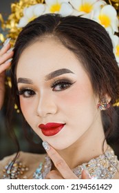 Beautiful Indonesian Woman Wearing Kebaya Kebaya Stock Photo 2194561429