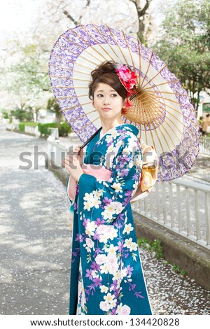 https://image.shutterstock.com/image-photo/beautiful-japanese-kimono-woman-450w-134420828.jpg