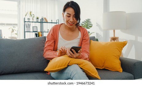 2,645 Indian lady using phone Images, Stock Photos & Vectors | Shutterstock