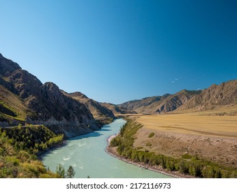 Beautiful landscape of Altai mountains and turquoise Katun river