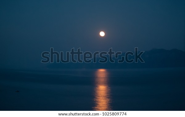 Beautiful landscape of\
moon over the sea