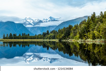 Mirrored Reflections Southern Alps Lake Matheson Stock Photo 1040468896 ...