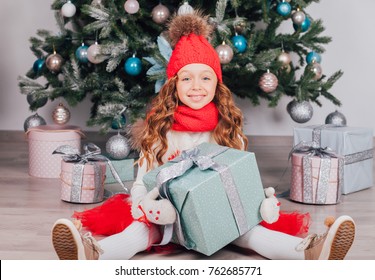 331,887 Little Girls Christmas Images, Stock Photos & Vectors ...